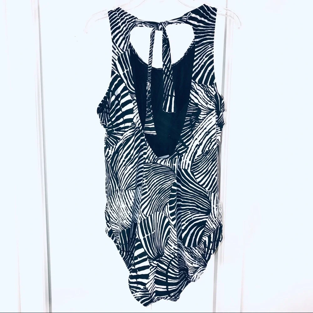 🌸HOST PICK🌸Jaclyn Smith Zebra Swimsuit, Size 14